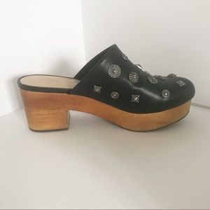 Platform Wooden Studded Clogs Urban Outfitters sz. 9